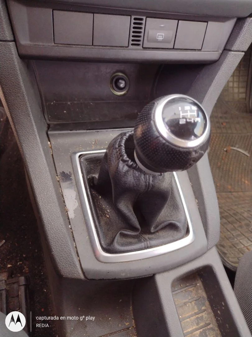 Foto de PALANCA CAMBIO FORD FOCUS SPORTBREAK (CAP) 1.6 16V CAT (101 CV / 74 KW)