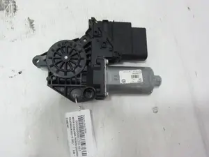 Foto de MOTOR ELEVALUNAS TRASERO IZQUIERDO VOLKSWAGEN GOLF VI (5K1)(10.2008) referencia 0130821431 foto 5