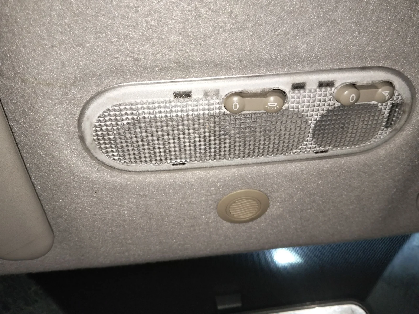 Foto de LUZ INTERIOR DACIA DUSTER I 1.2 16V TCE CAT (125 CV / 92 KW) referencia 264300167R