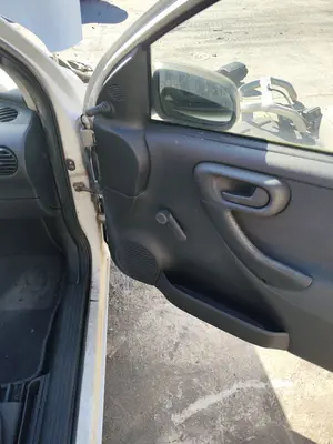Foto de ELEVALUNAS DELANTERO DERECHO OPEL CORSA C 1.2 16V CAT (Z 12 XE / LW4) (75 CV / 55 KW) referencia 93186825