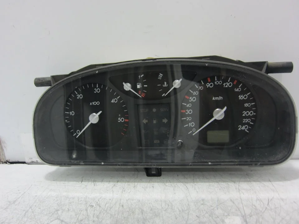Foto de CUADRO INSTRUMENTOS RENAULT LAGUNA II (BG0) 1.9 dCi Diesel (120 CV / 88 KW) referencia 8200328436