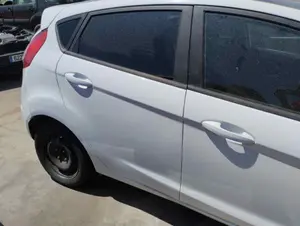 Foto de PUERTA TRASERA DERECHA FORD FIESTA (CNN) 1.5 TDCi CAT (75 CV / 55 KW) referencia 1692503