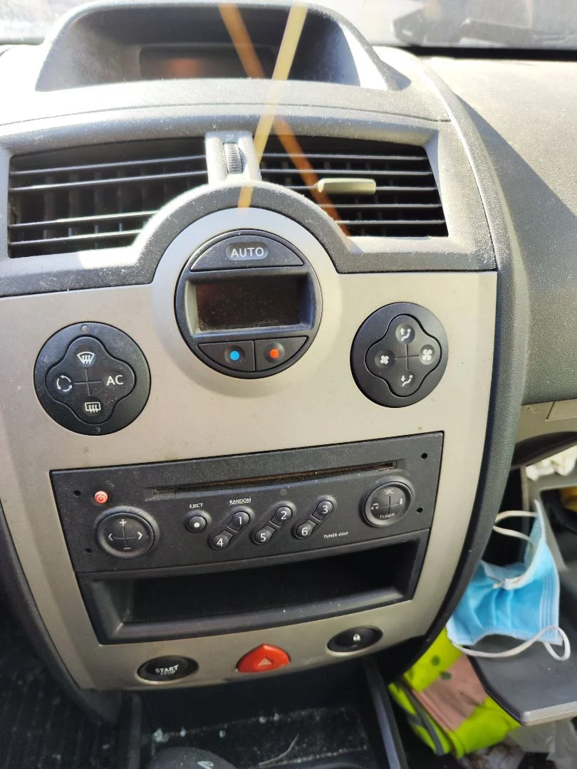 Foto de MANDO CALEFACCION / AIRE ACONDICIONADO RENAULT MEGANE II BERLINA 5P 1.5 dCi Diesel (101 CV / 74 KW)