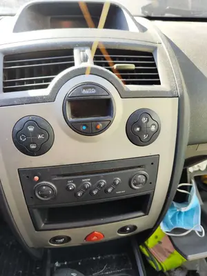 Foto de MANDO CALEFACCION / AIRE ACONDICIONADO RENAULT MEGANE II BERLINA 5P 1.5 dCi Diesel (101 CV / 74 KW)