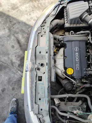 Foto de PANEL FRONTAL OPEL CORSA C 1.2 16V CAT (Z 12 XE / LW4) (75 CV / 55 KW)