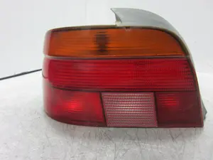 Foto de PILOTO TRASERO IZQUIERDO BMW SERIE 5 BERLINA (E39) 2.5 24V Turbodiesel CAT (163 CV / 120 KW) referencia 14603300