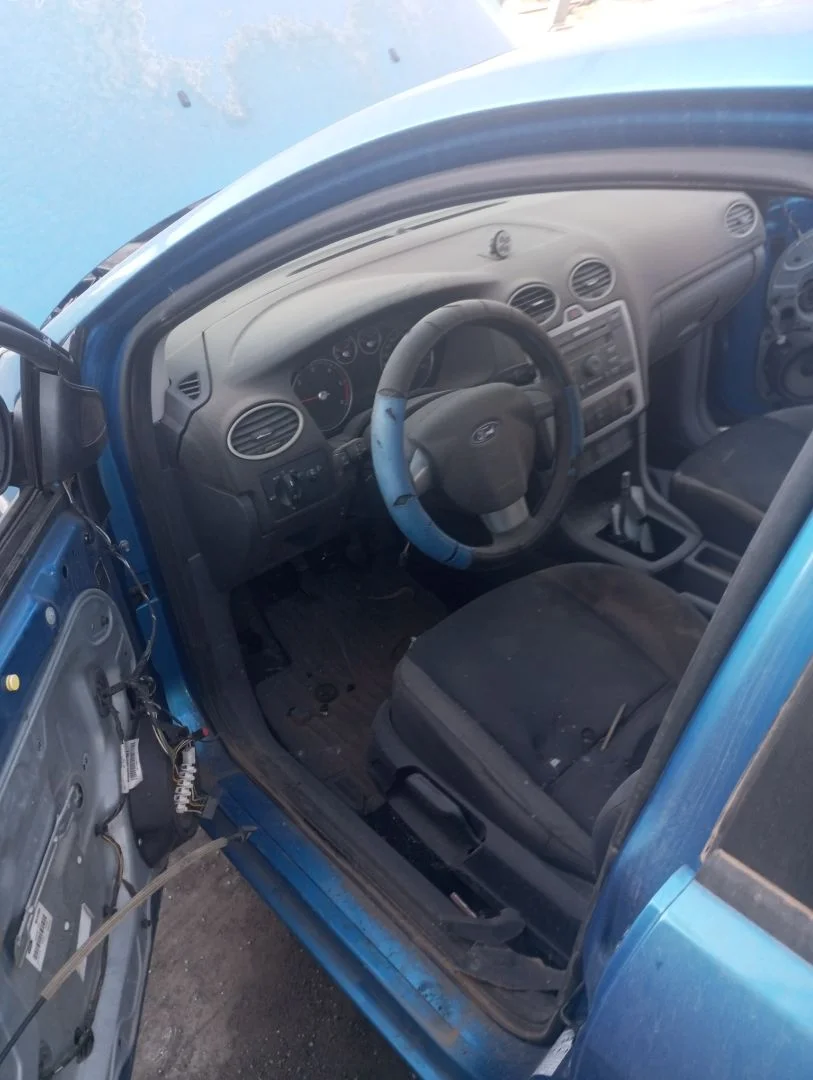Foto de GOMAS CONTORNO PUERTA FORD FOCUS BERLINA (CAP) 1.6 TDCi CAT (109 CV / 80 KW)