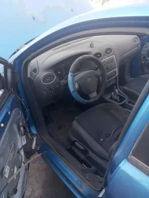 Foto de GOMAS CONTORNO PUERTA FORD FOCUS BERLINA (CAP) 1.6 TDCi CAT (109 CV / 80 KW)