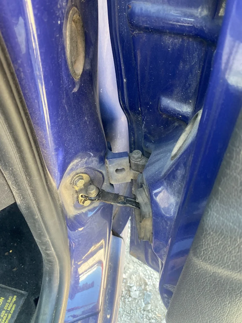 Foto de RETENEDOR PUERTA VOLKSWAGEN POLO III (6N1) 1.4 (60 CV / 44 KW) referencia 6N0837249
