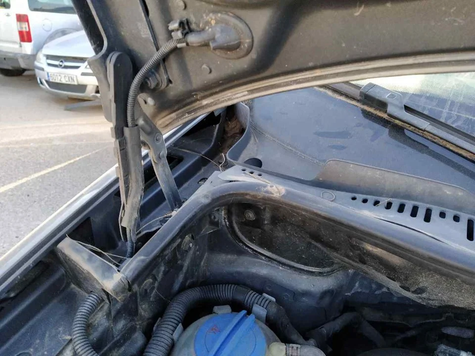 Foto de NO IDENTIFICADO VOLKSWAGEN TOURAN (1T2) 1.9 TDI (105 CV / 77 KW)