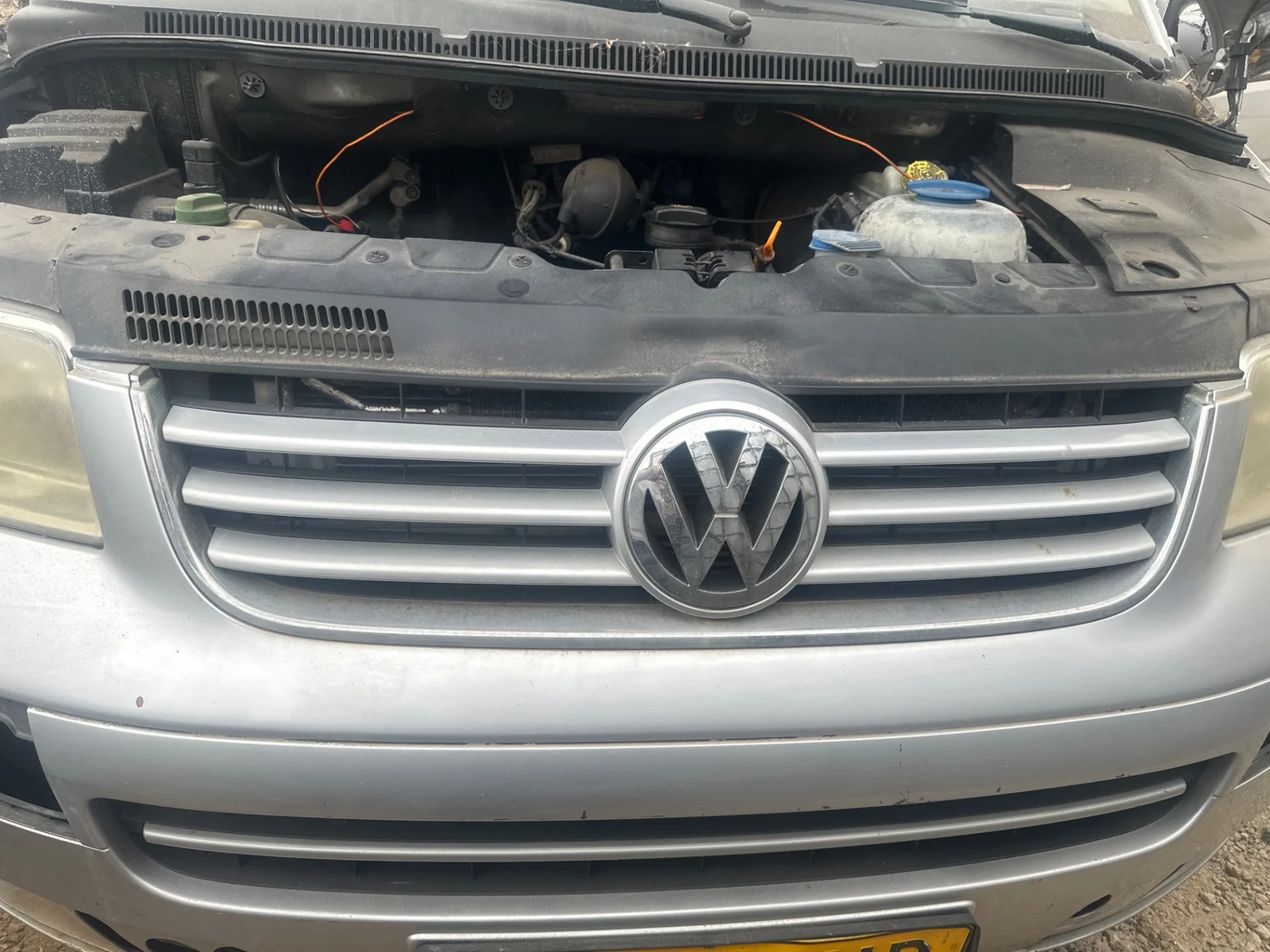 Foto de REJILLA DELANTERA VOLKSWAGEN T5 TRANSPORTER BUS (7H) 2.5 TDI (131 CV / 96 KW)