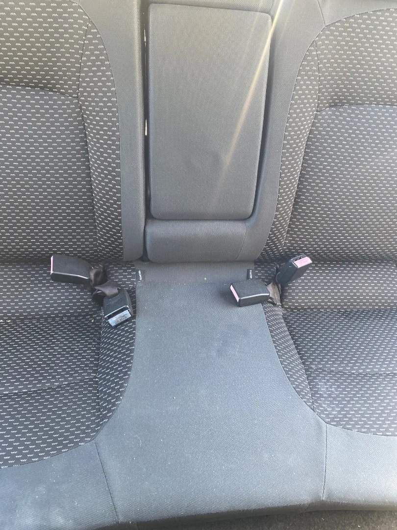 Foto de ENGANCHE CINTURON TRASERO IZQUIERDO NISSAN QASHQAI (J10) 2.0 16V CAT (141 CV / 104 KW)
