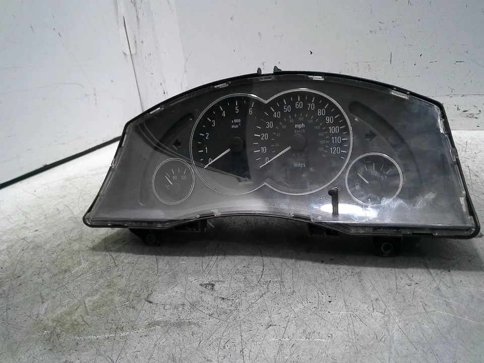 Foto de CUADRO INSTRUMENTOS OPEL MERIVA 1.7 16V DTI CAT (Y 17 DT / LR6) (75 CV / 55 KW) referencia 13173381XT