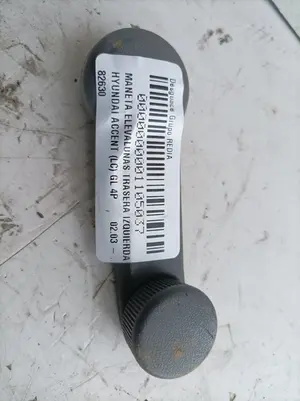 Foto de MANETA ELEVALUNAS TRASERA IZQUIERDA HYUNDAI ACCENT (LC) 1.3 CAT (84 CV / 62 KW) referencia 82630 foto 1