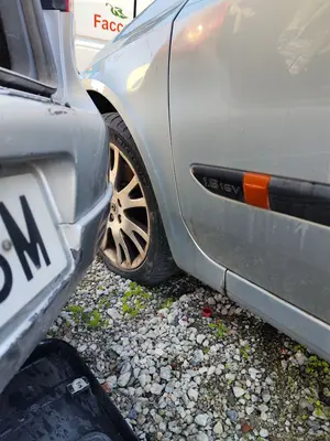 Foto de ALETA DELANTERA IZQUIERDA RENAULT LAGUNA II (BG0) 1.8 CAT (120 CV / 88 KW) foto 2