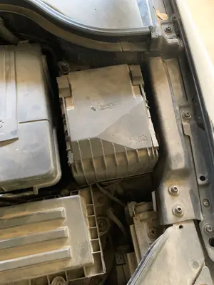 Foto de CAJA RELES / FUSIBLES VOLKSWAGEN PASSAT VARIANT (3C5) 2.0 TDI (140 CV / 103 KW)