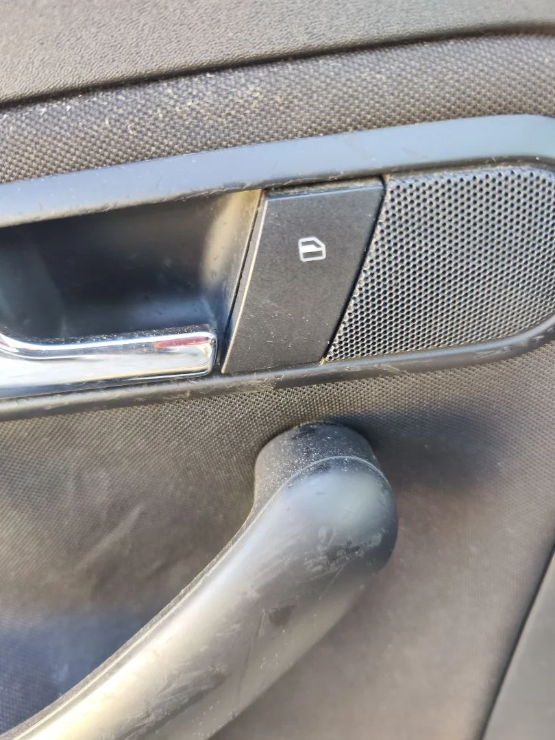Foto de MANDO ELEVALUNAS TRASERO IZQUIERDO SEAT CORDOBA BERLINA (6L2) 1.9 TDI (131 CV / 96 KW)