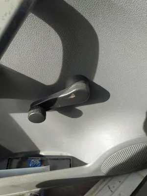 Foto de MANETA ELEVALUNAS DELANTERA IZQUIERDA VOLKSWAGEN CADDY (2K)(02.2004) 1.9 TDI (105 CV / 77 KW)