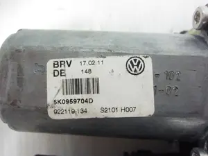 Foto de MOTOR ELEVALUNAS TRASERO IZQUIERDO VOLKSWAGEN GOLF VI (5K1)(10.2008) referencia 0130821431 foto 3