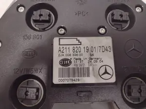 Foto de LUZ INTERIOR MERCEDES-BENZ CLASE E (BM 211) BERLINA referencia A2118201901 foto 3