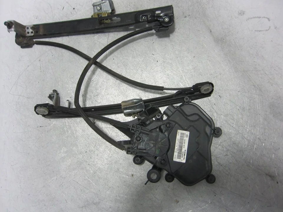 Foto de ELEVALUNAS DELANTERO IZQUIERDO SEAT IBIZA BERLINA (6J5) 1.2 TDI (75 CV / 55 KW) referencia 6J4837401D