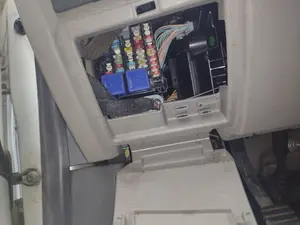 Foto de CAJA RELES / FUSIBLES RENAULT MEGANE III BERLINA 5P 1.5 dCi Diesel CAT (86 CV / 63 KW)