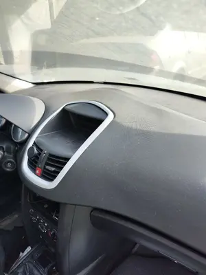 Foto de SALPICADERO PEUGEOT 207 1.4 HDi (68 CV / 50 KW) referencia 8211XS foto 2