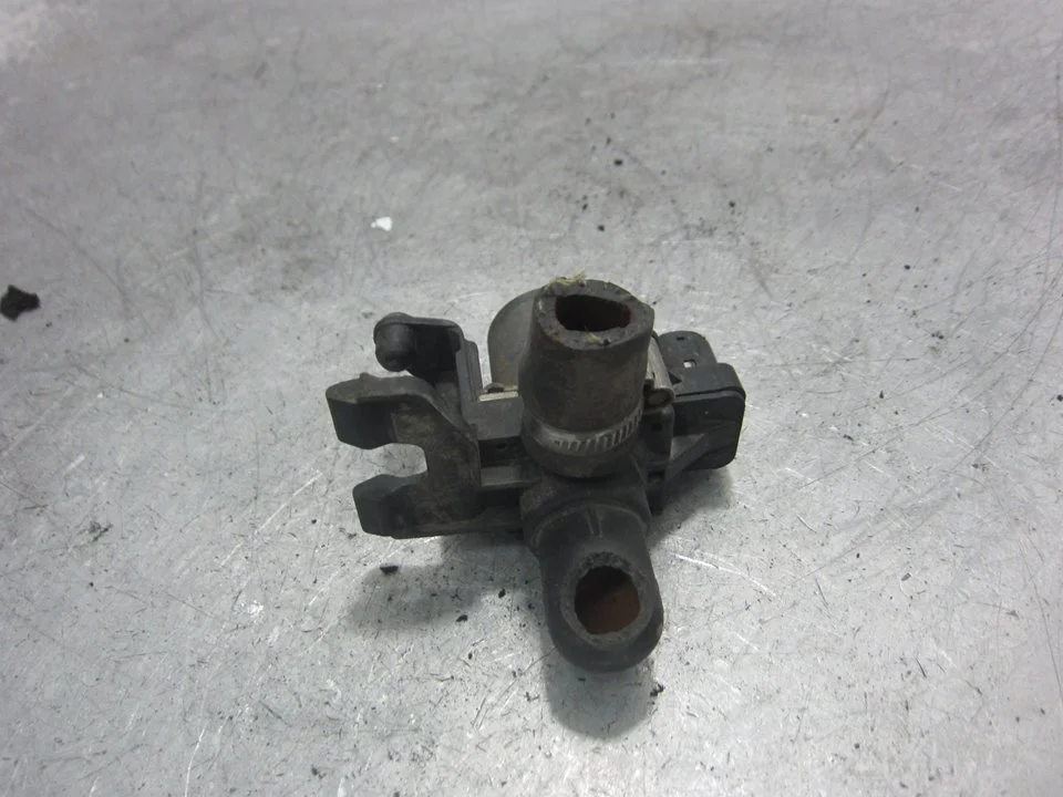 Foto de VALVULA INTERCAMBIO DE CALEFACCION BMW SERIE 3 COMPACTO (E36) 1.9 CAT (105 CV / 77 KW) referencia 8375443