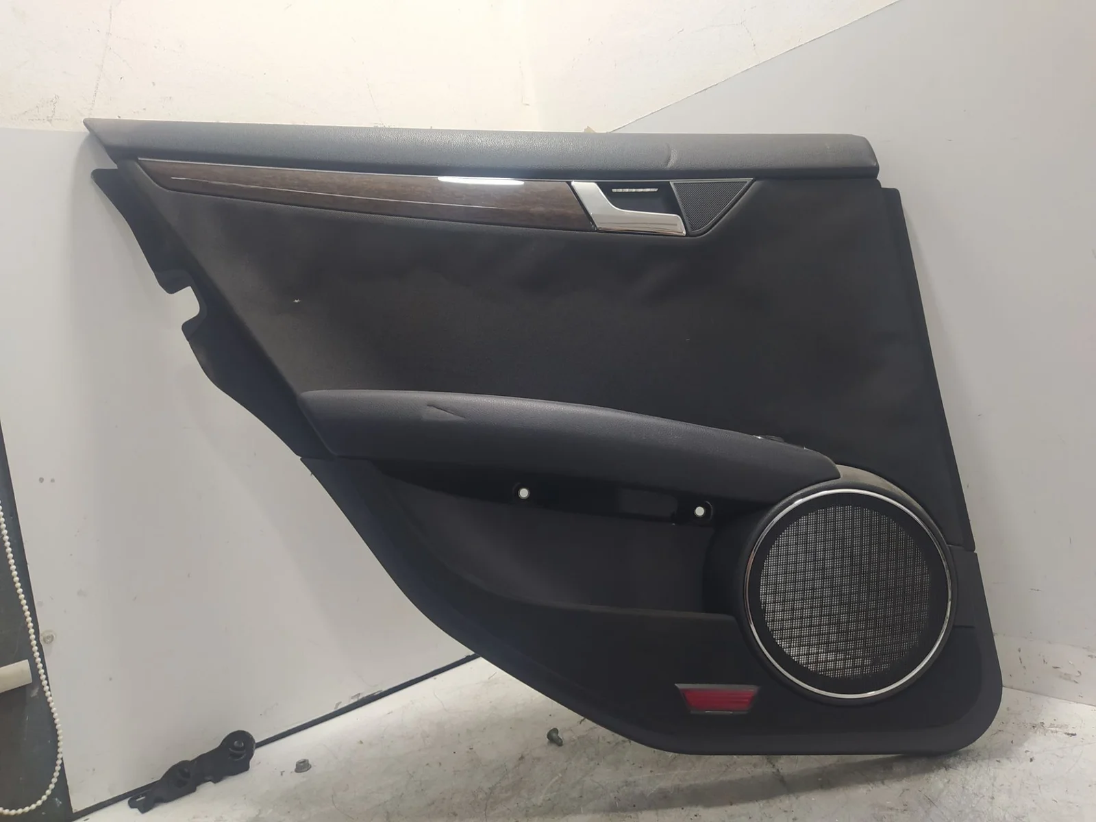 Foto de GUARNECIDO PUERTA TRASERA IZQUIERDA MERCEDES-BENZ CLASE C (BM 204) BERLINA 2.2 CDI CAT (170 CV / 125 KW)