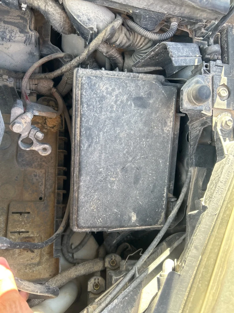 Foto de CAJA RELES / FUSIBLES OPEL CORSA D 1.3 16V CDTI (75 CV / 55 KW) referencia 93196921