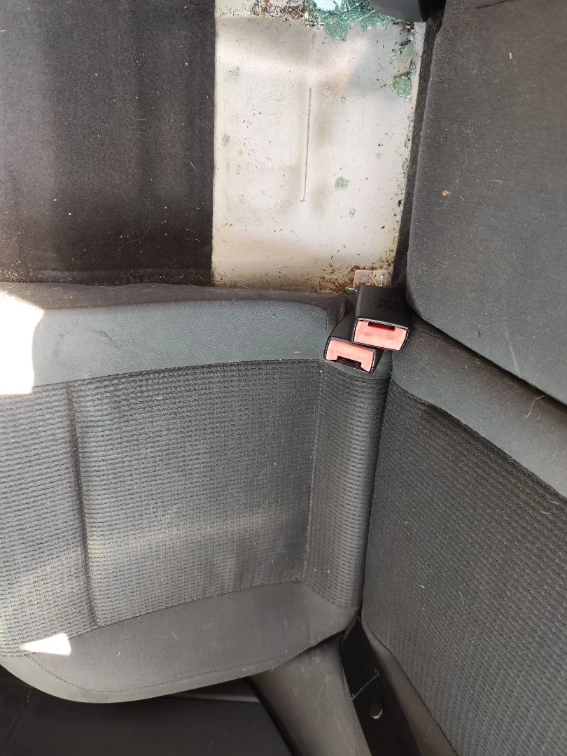 Foto de ENGANCHE CINTURON TRASERO IZQUIERDO VOLKSWAGEN POLO IV (9N1) 1.4 16V (75 CV / 55 KW)