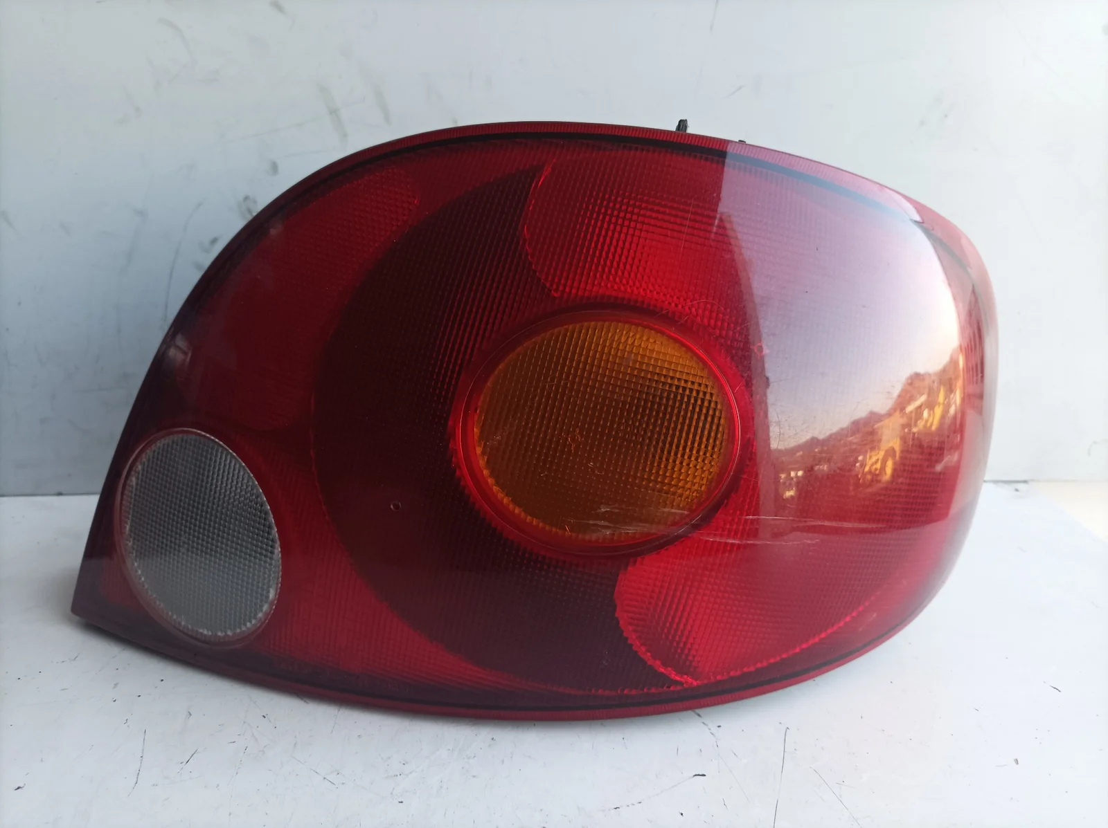 Foto de PILOTO TRASERO DERECHO CHEVROLET MATIZ (2004) 0.8 CAT (52 CV / 38 KW) referencia 96563515