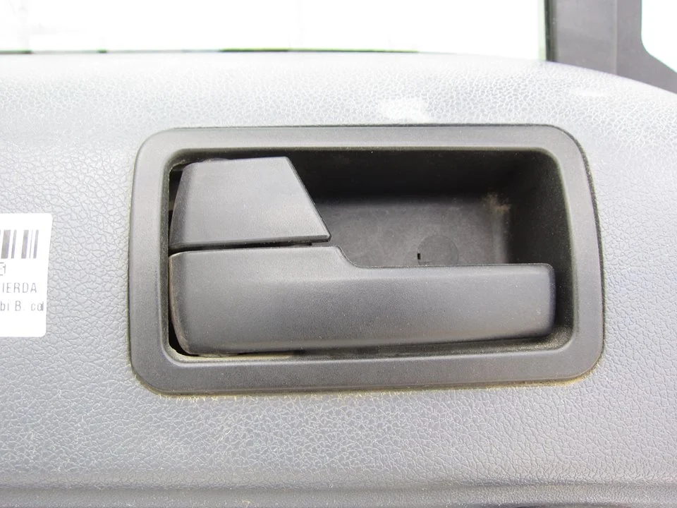 Foto de MANETA INTERIOR DELANTERA IZQUIERDA FORD TOURNEO CONNECT (TC7) 1.8 TDCi CAT (75 CV / 55 KW)