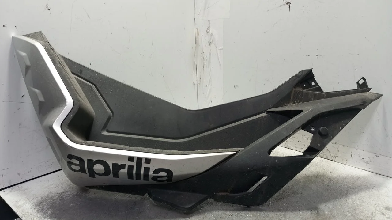 Foto de POSAPIES DELANTERO IZQUIERDO APRILIA SR-GT 125 referencia 1B008114