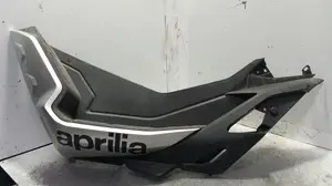 Foto de POSAPIES DELANTERO IZQUIERDO APRILIA SR-GT 125 referencia 1B008114