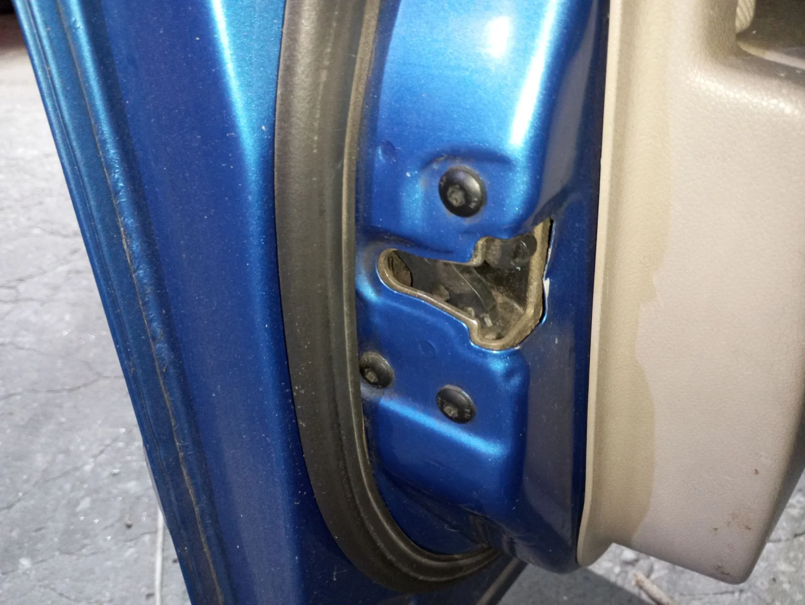 Foto de CERRADURA PUERTA DELANTERA IZQUIERDA FORD FIESTA (CBK) 1.4 16V CAT (80 CV / 59 KW) referencia 1372469