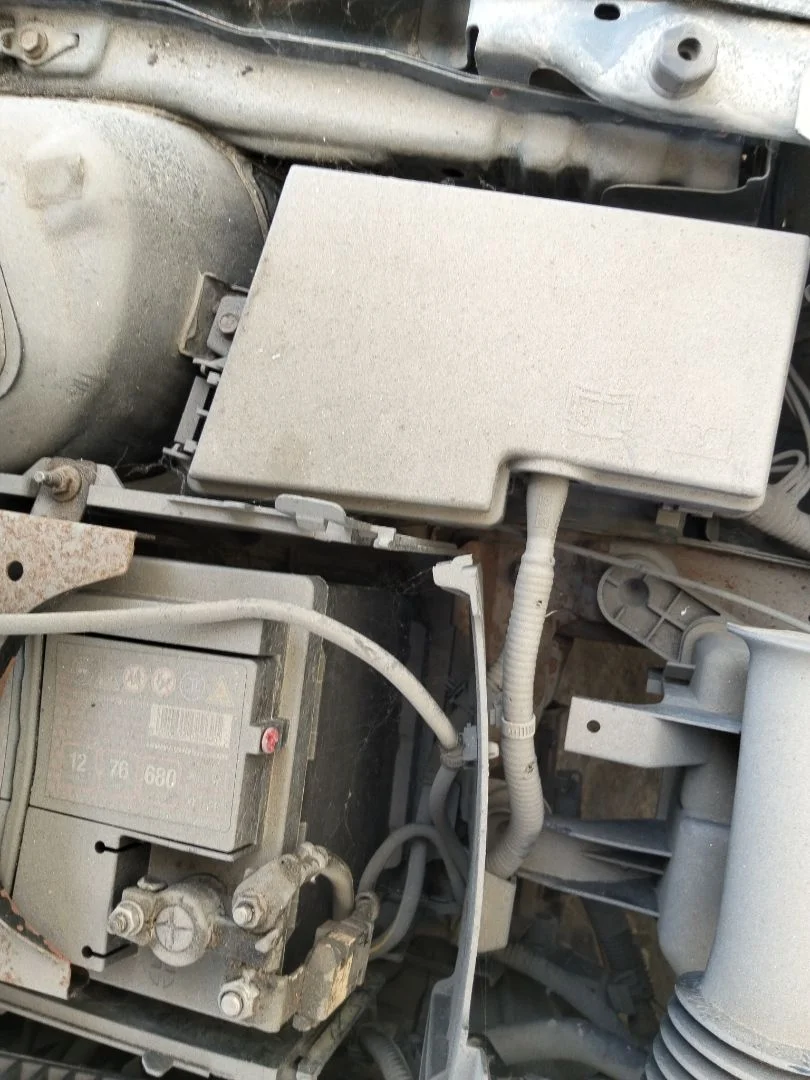 Foto de CAJA RELES / FUSIBLES MAZDA 3 BERLINA (BK) 1.6 16V CAT (105 CV / 77 KW)