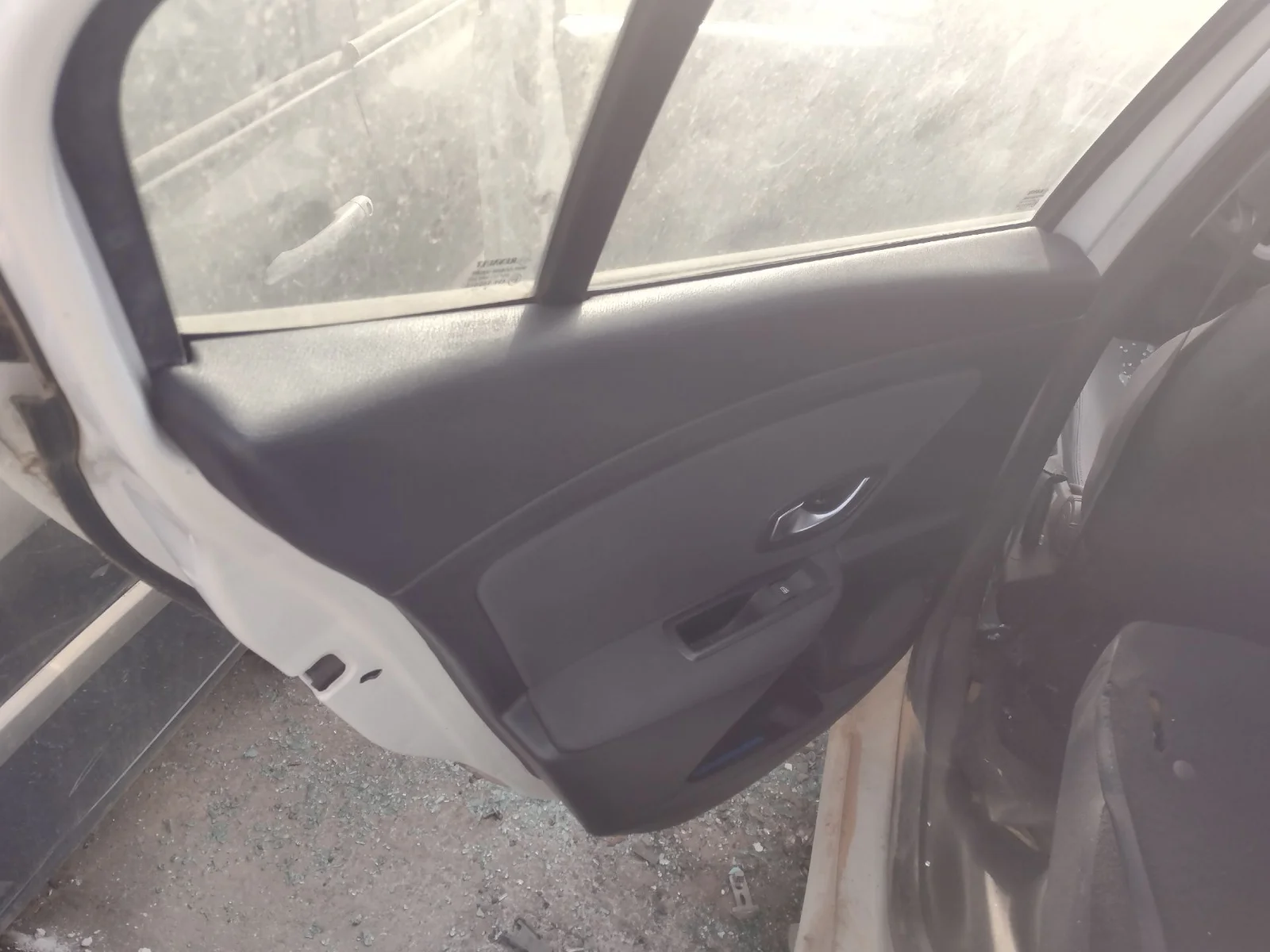 Foto de ELEVALUNAS TRASERO IZQUIERDO RENAULT MEGANE III BERLINA 5P 2.0 16V (140 CV / 103 KW) referencia 827210003R