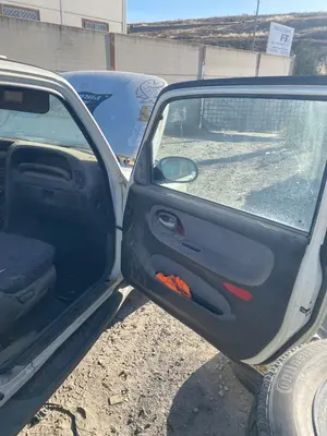 Foto de GOMAS CONTORNO PUERTA SSANGYONG KORANDO 2.9 Turbodiesel CAT (120 CV / 88 KW)