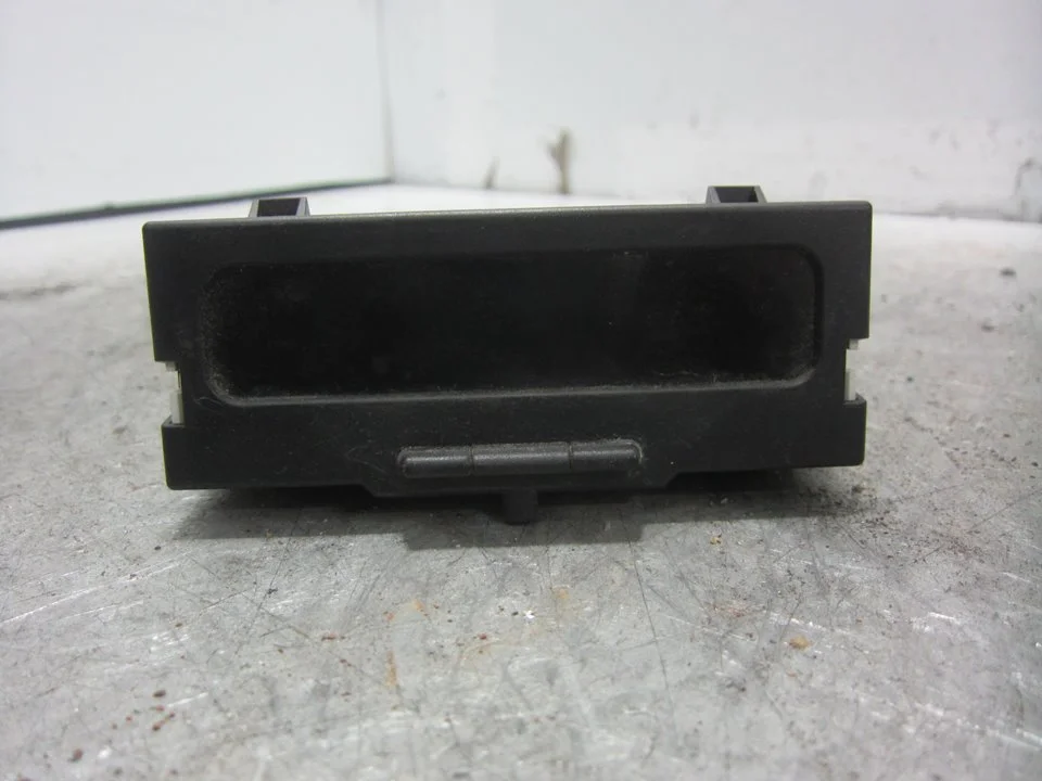 Foto de PANTALLA MULTIFUNCION RENAULT MEGANE II CLASSIC BERLINA 1.5 dCi Diesel (101 CV / 74 KW) referencia 8200107839B