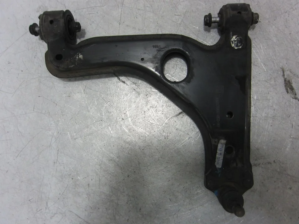 Foto de BRAZO SUSPENSION INFERIOR DELANTERO DERECHO OPEL ASTRA H BERLINA referencia 0623020017484
