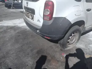 Foto de PARAGOLPES TRASERO DACIA DUSTER I 1.5 dCi Diesel CAT (86 CV / 63 KW) referencia 850220033R