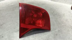 Foto de PILOTO TRASERO IZQUIERDO INTERIOR AUDI A4 BERLINA (8E) 2.0 16V TDI (170 CV / 125 KW) referencia 8E5945093A