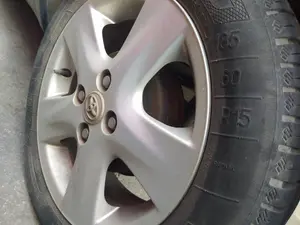Foto de LLANTA TOYOTA YARIS (KSP9/SCP9/NLP9) 1.4 Turbodiesel CAT (90 CV / 66 KW)