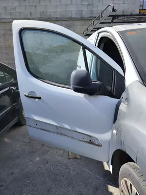 Foto de PUERTA DELANTERA DERECHA CITROEN BERLINGO FURGÓN 1.6 16V HDi FAP (75 CV / 55 KW) referencia 9004Z6