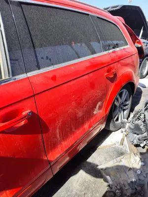 Foto de PUERTA TRASERA IZQUIERDA AUDI Q7 (4L) 3.0 V6 24V TDI (233 CV / 171 KW) referencia 4L0833051