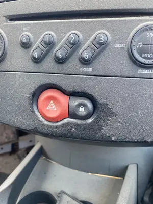 Foto de WARNING RENAULT CLIO III 1.2 16V (75 CV / 55 KW)