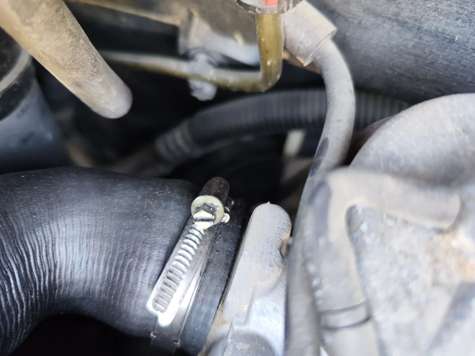 Foto de TUBOS AIRE ACONDICIONADO FORD FOCUS FAMILIAR (CAK) 1.8 TDCi Turbodiesel CAT (116 CV / 85 KW)