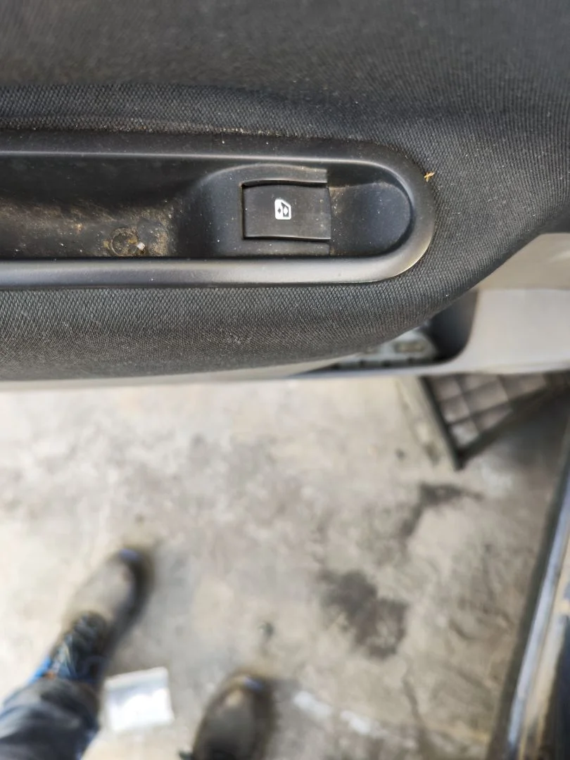 Foto de MANDO ELEVALUNAS TRASERO IZQUIERDO RENAULT SCENIC II (JM) 1.5 dCi Diesel (106 CV / 78 KW)