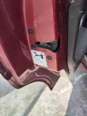 Foto de CERRADURA PUERTA TRASERA IZQUIERDA FORD FOCUS BERLINA (CAK) 1.6 16V CAT (101 CV / 74 KW)